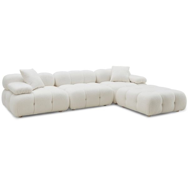 Sofa tapicerowana o miekkim zarysie z miekka linia w odcieniu bieli